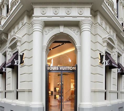 louis vuitton melbourne crown.